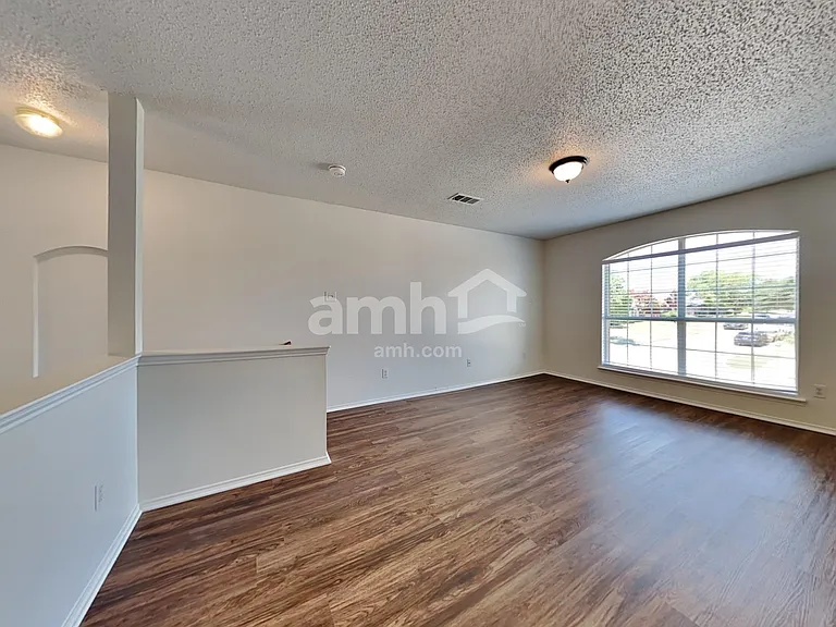 1311 Calvert Dr — Photo 11