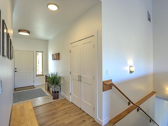 4th image of 258 Fieldstone Ct