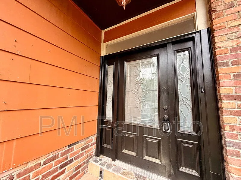 4 bed, 2.5 bath, 1480 sqft, $1,600 — Photo 2