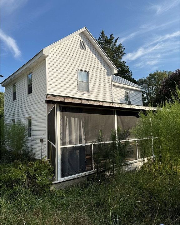 2nd image of 941 Islington Rd