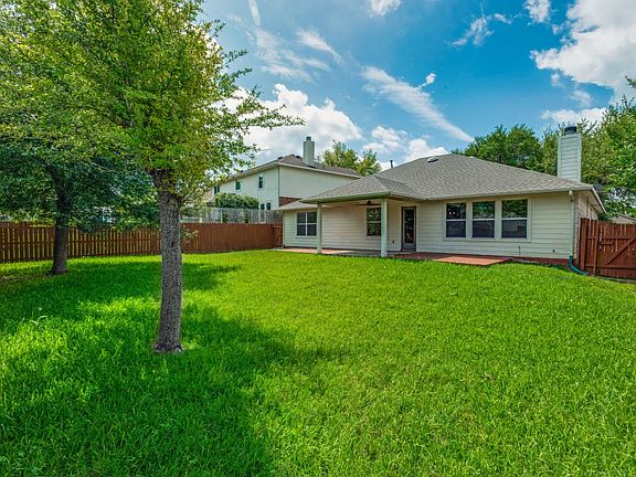 5th image of 111 Copperwood Loop