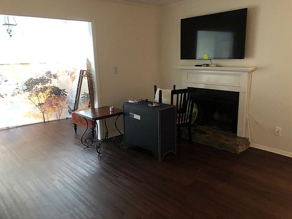 Living Room (Still cleaning out items from last tenant)