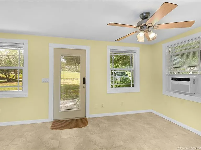1413 SW Heather Ter — Photo 11