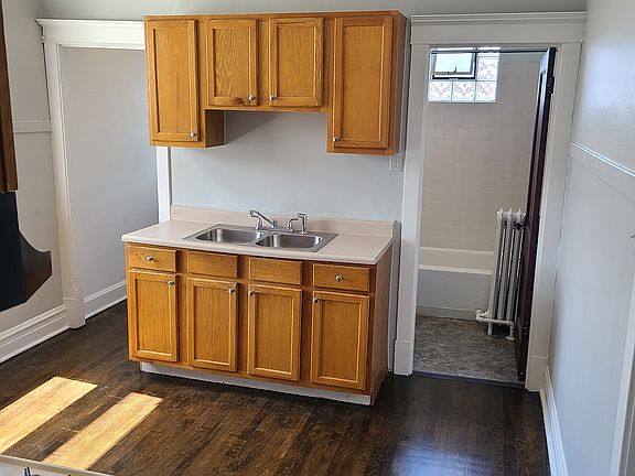 3rd image of 3937 W Cornelia Ave #2