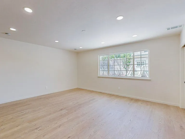 8005 Pickard Ave NE — Photo 7