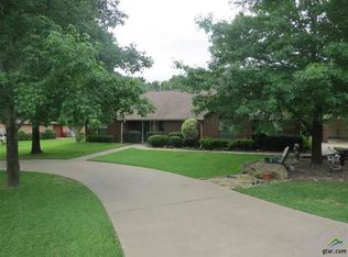 750 Greenbriar Trl, Holly Lake Ranch, TX 75765