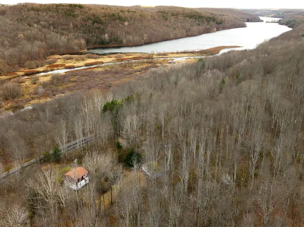 649 Creek Dr, Prompton, PA 18456