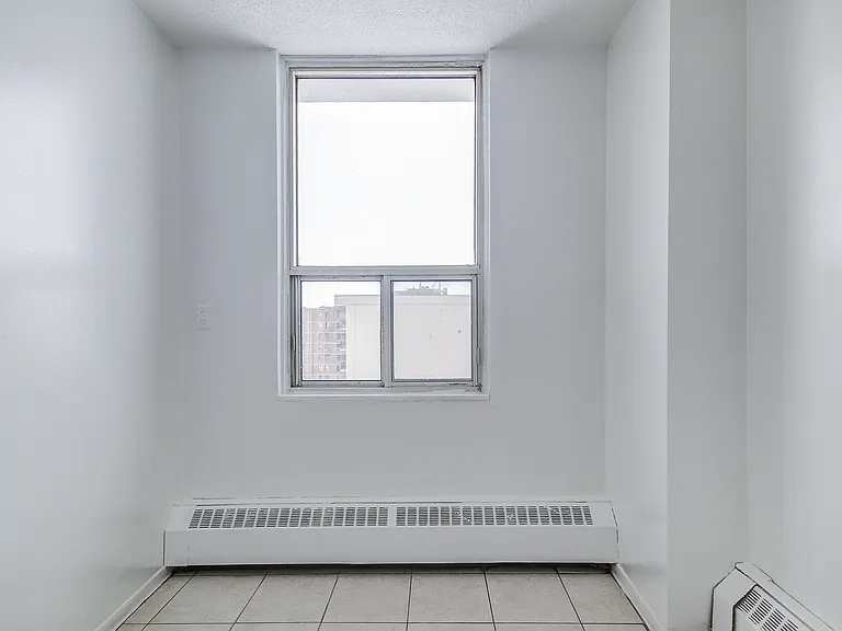 15 Eastbourne Dr — Photo 11