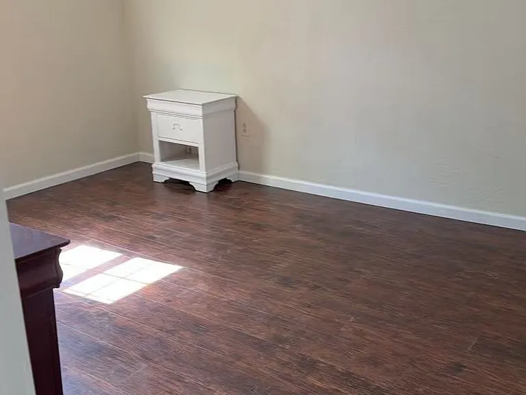 428 Mortimer Ave — Photo 3