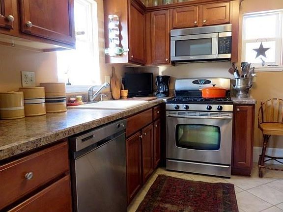 4th image of 2922 Ellsworth Ave