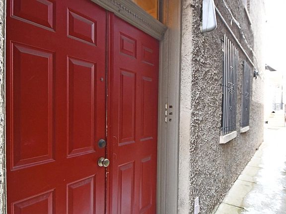 3rd image of 1335 N Greenview Ave APT 1R