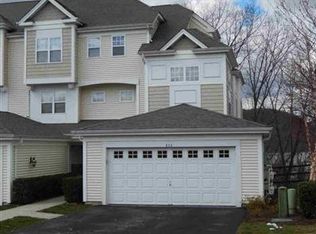 414 Viewpoint Ter, Peekskill, NY 10566