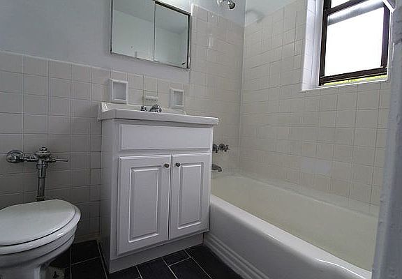 4th image of 6645 Broadway APT 4I