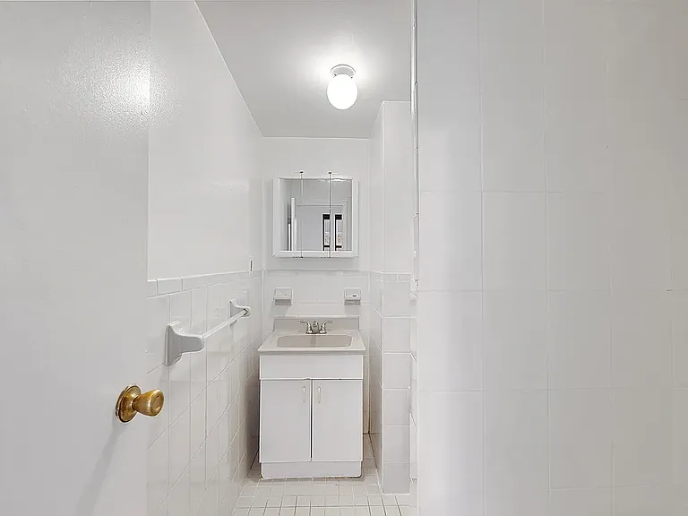 242 Mulberry St #8 — Photo 9
