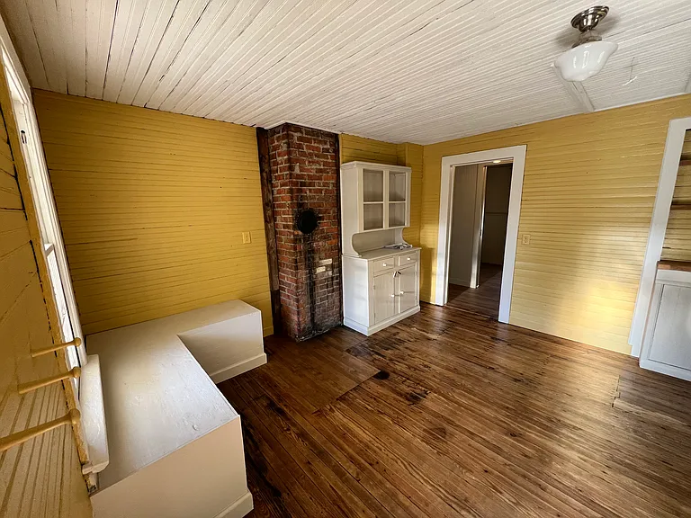 614 W Holt St — Photo 8