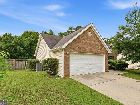 3rd image of 14 Grier Ln