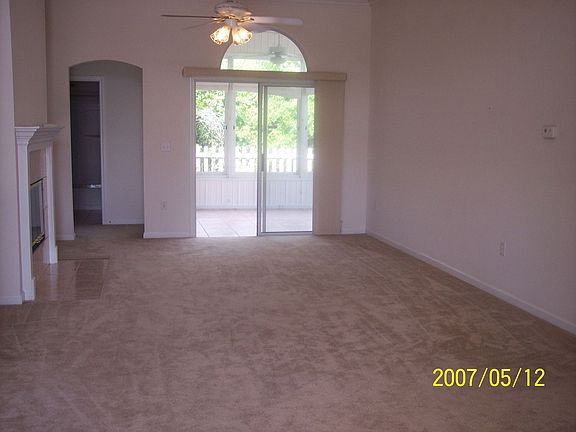 Living Roof with fireplace
