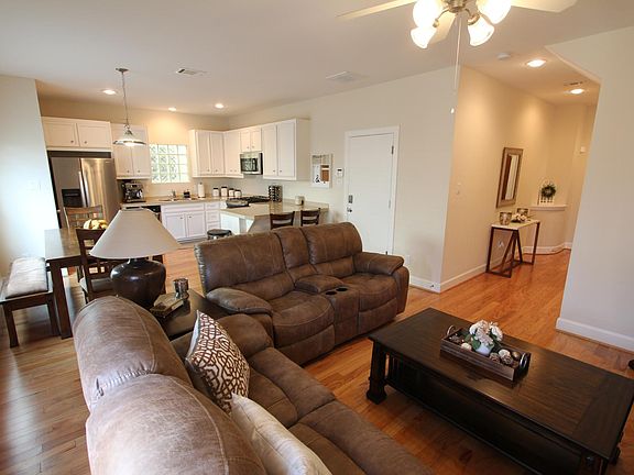 5th image of 3736 Main Poplar Dr