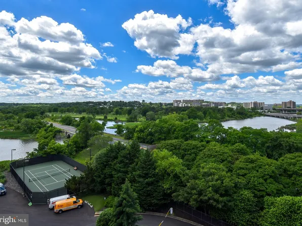 1250 S Washington St Unit 704, Alexandria, VA 22314
