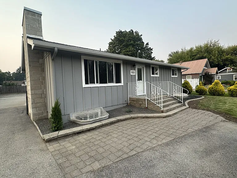901 W Lacrosse Ave — Photo 2