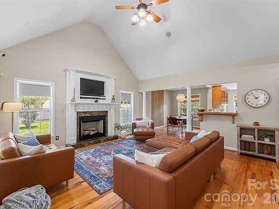 3rd image of 2103 Olde Pond Ct