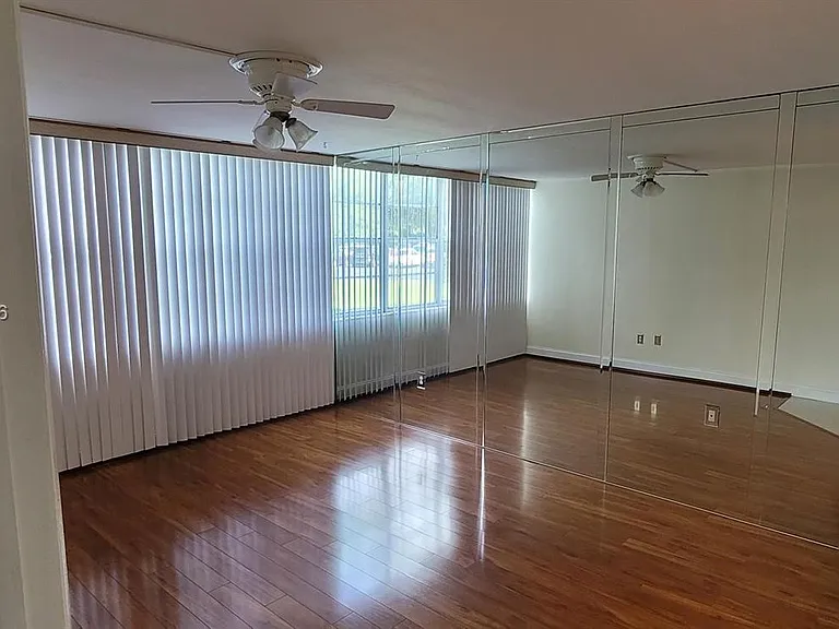 1300 Saint Charles Pl #L19 — Photo 19