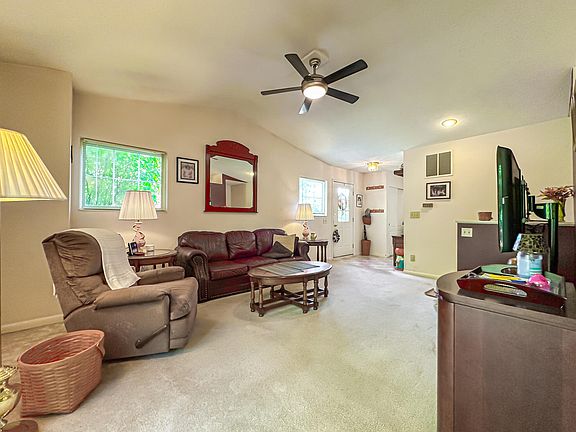 5th image of 928 Oakmont Ct