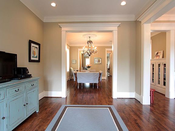 Open floor plan ideal for entertaining