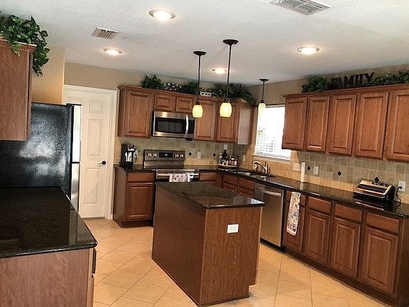 3rd image of 248 Sweetheart Ln