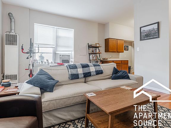 2nd image of 709 W Wrightwood Ave #2R