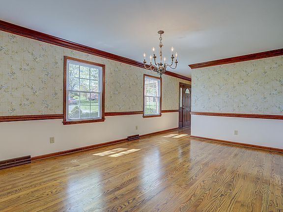 5th image of 8115 Deer Branch Dr