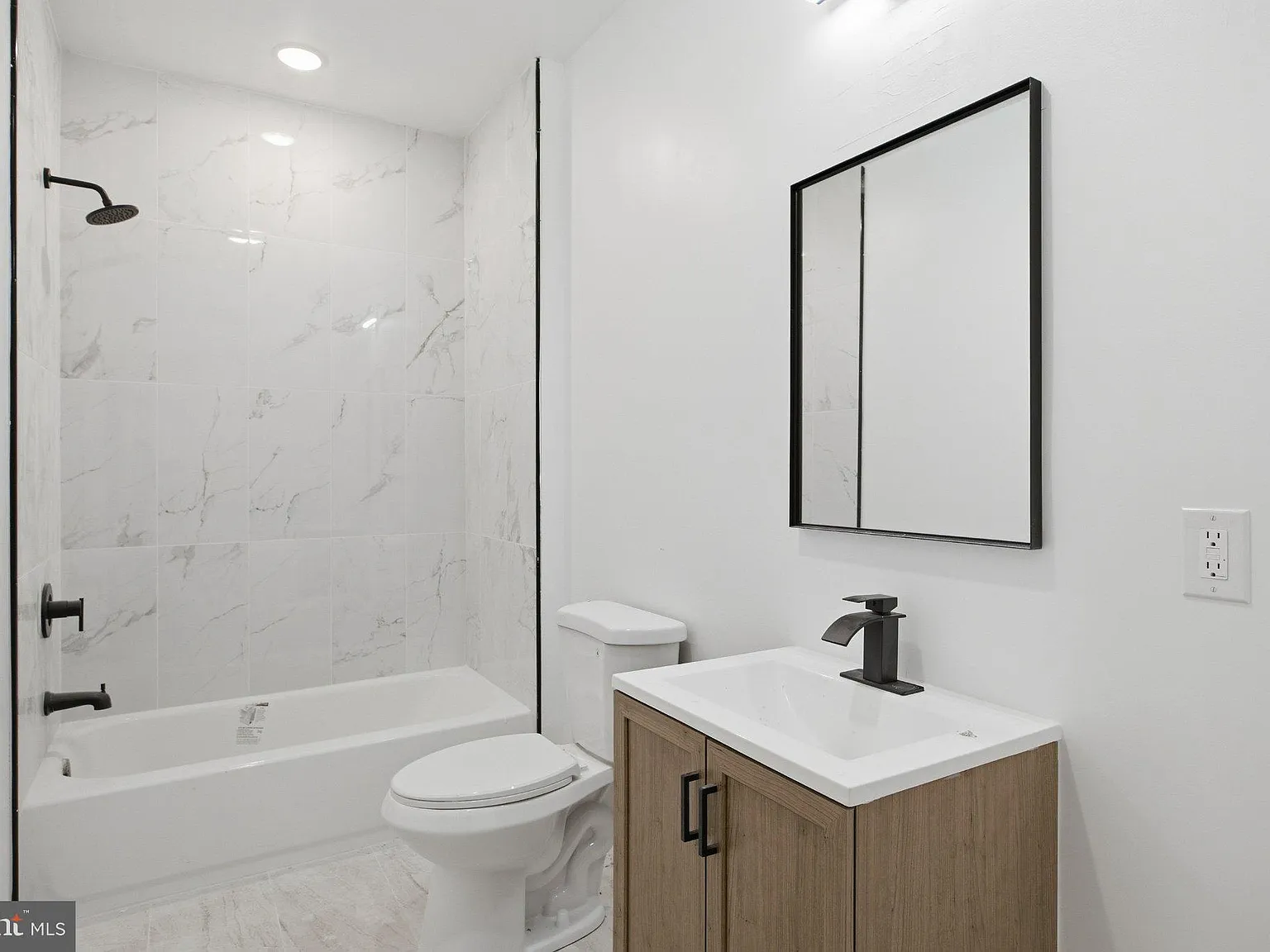 2 bed, 1.0 bath, $1,400 — Photo 3