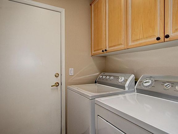 4th image of 32779 N 70th St