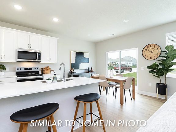 2nd image of 221 NE Crossing Oaks Ln #221