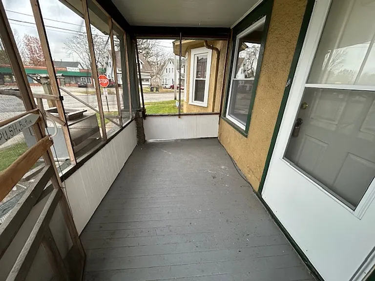 518 Lake Ave — Photo 2