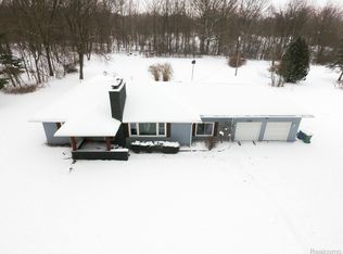 2172 Ostrum Dr, Waterford, MI 48328