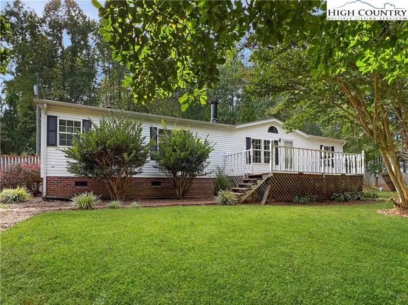 2111 Boiling Springs Road, Purlear, NC 28665