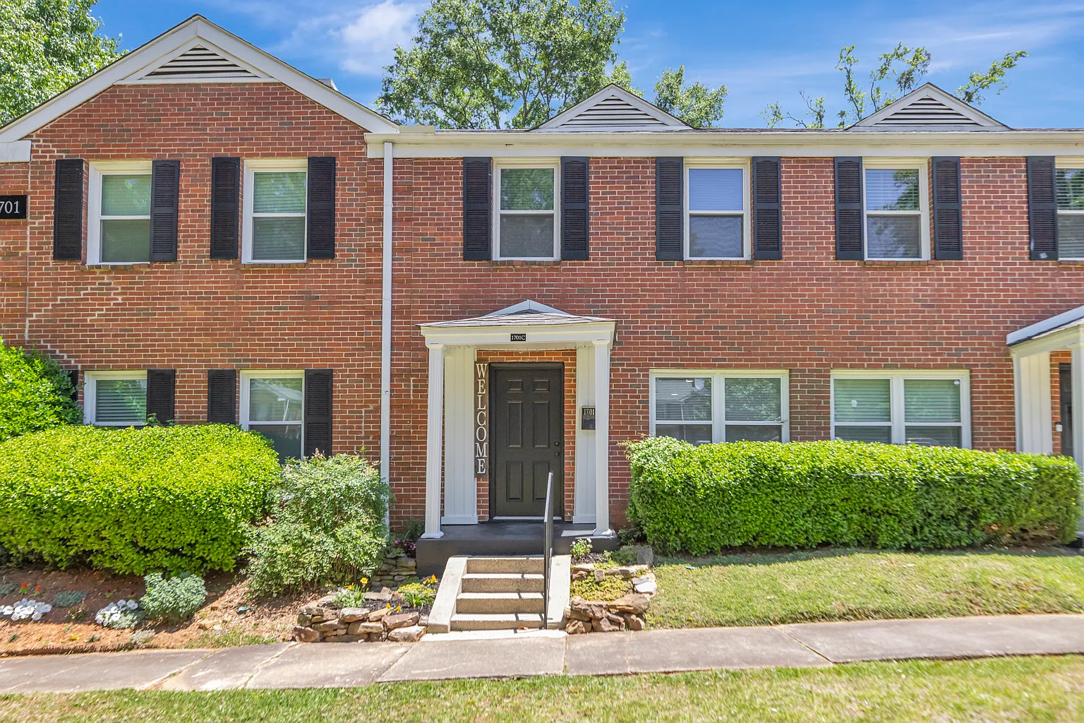 2 bed, 972 sqft, $1,750 — Photo 1