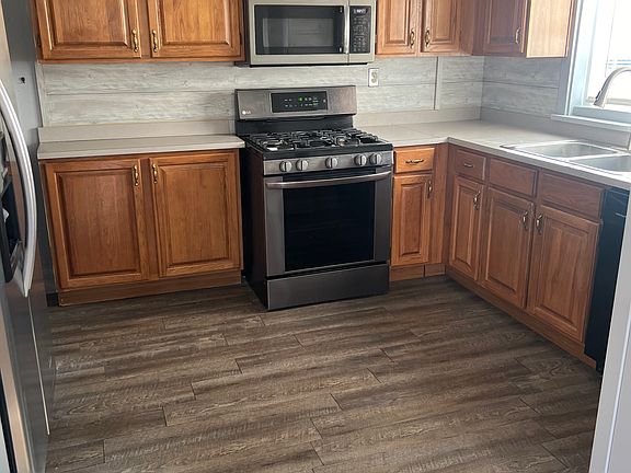 3rd image of 1528 E Jackson Blvd
