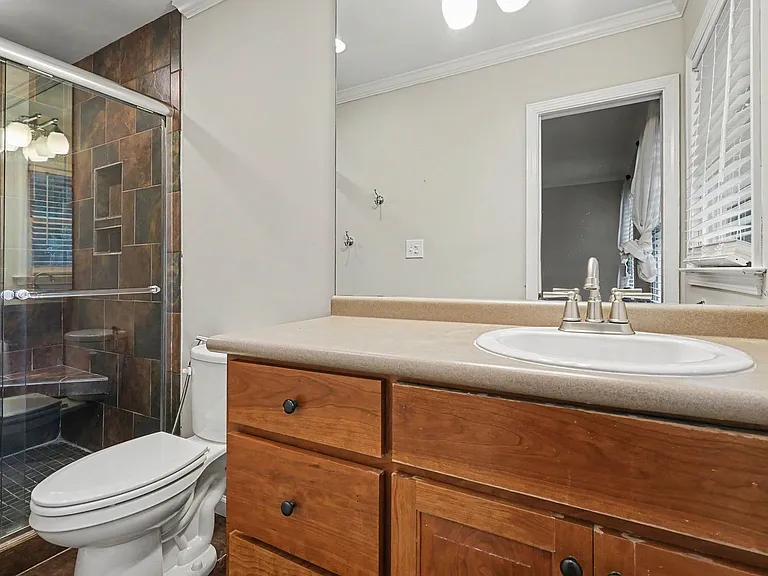 290 University Cir — Photo 4