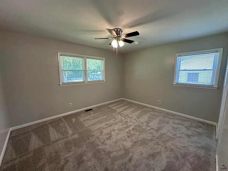 1021 Greenwood Dr — Photo 14