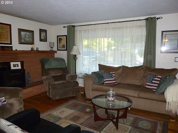3rd image of 2555 SE Poplar Pl
