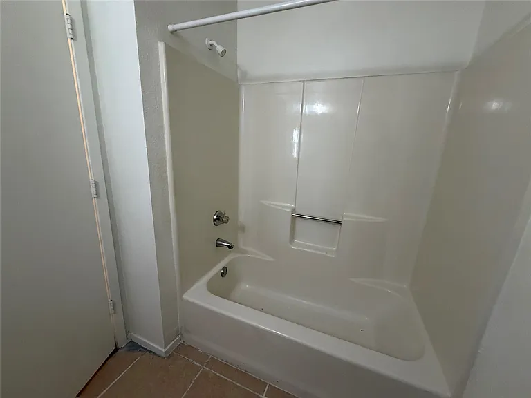 425 Signal Hill Ct N — Photo 7