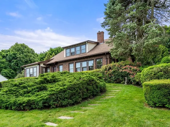 34 Hutchinson Rd, Arlington, MA 02474