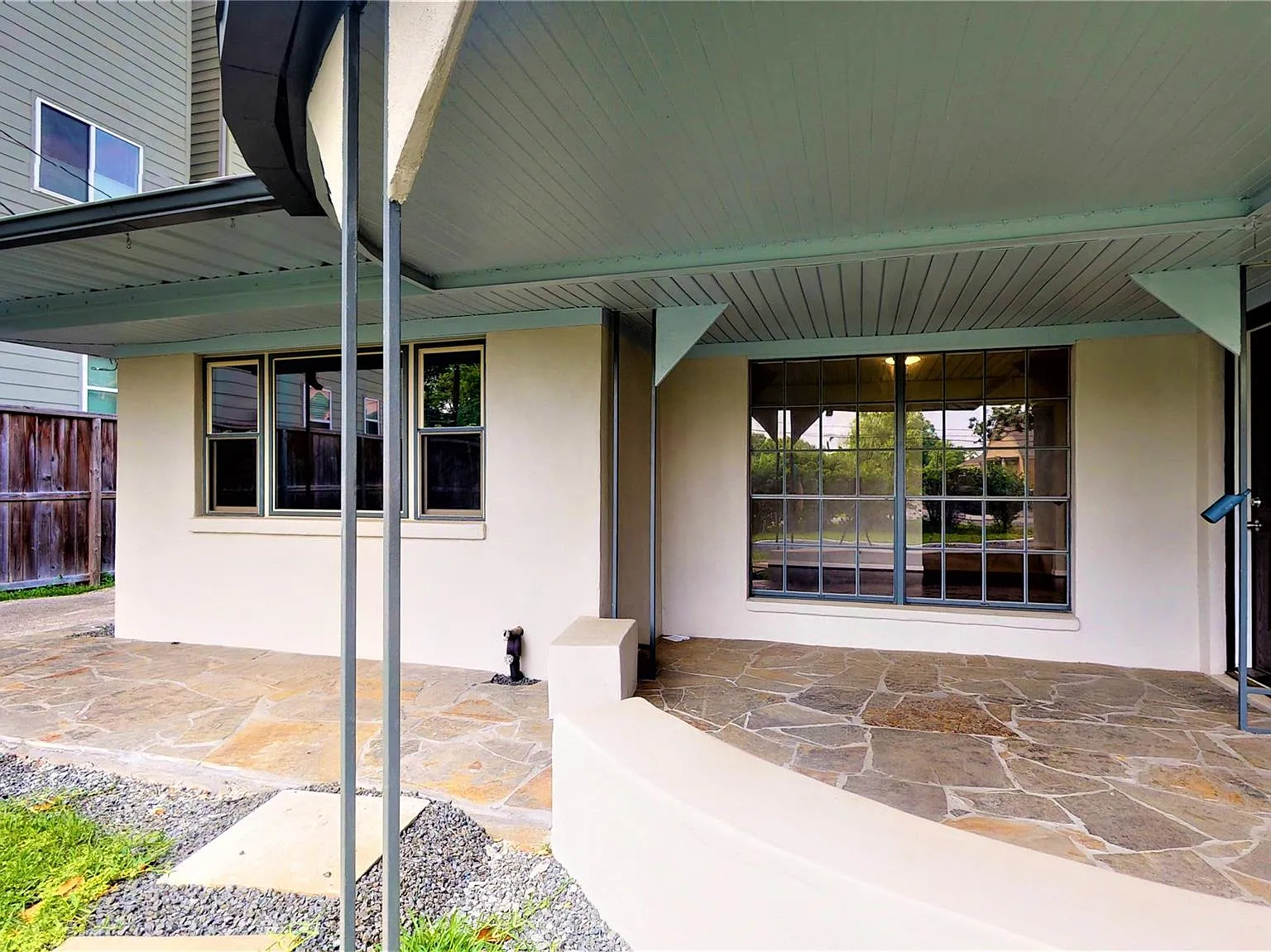 4 bed, 2.0 bath, 1822 sqft, $3,000 — Photo 2