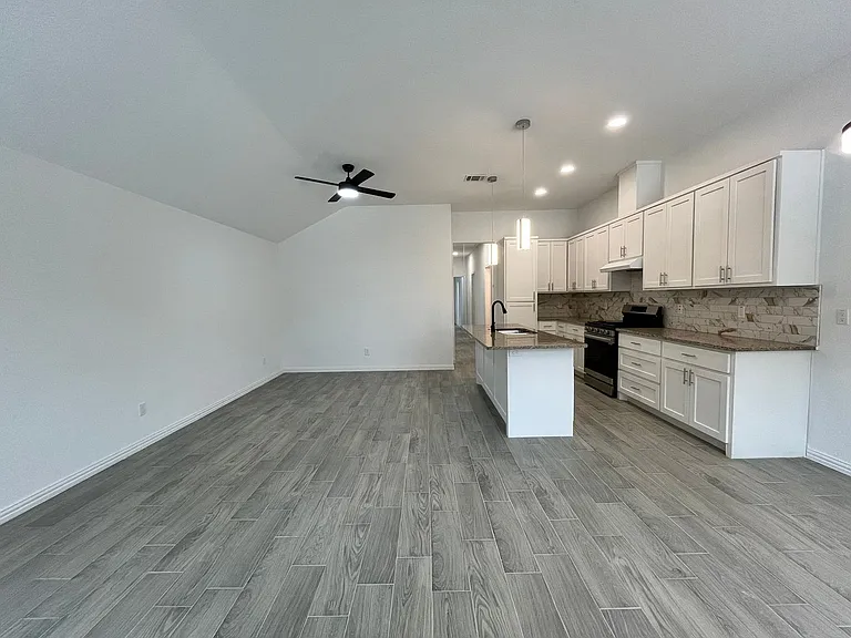 5706 Howell St #A — Photo 9