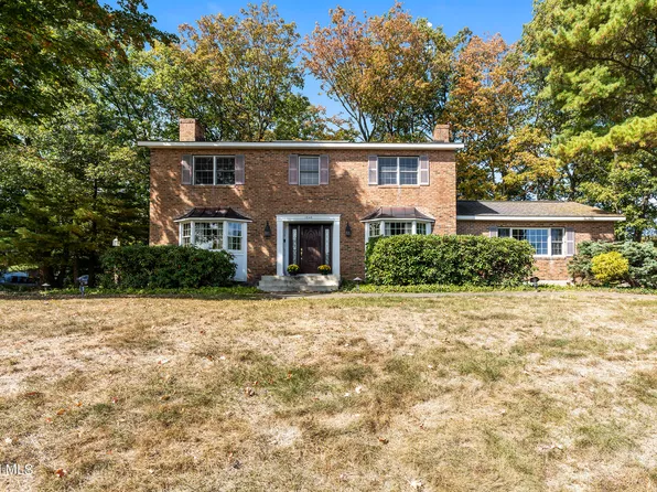 1245 Viewmont Drive, Niskayuna, NY 12309