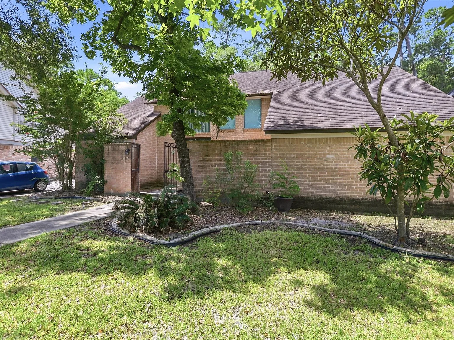 7 bed, 2.5 bath, 2611 sqft, $2,550 — Photo 2
