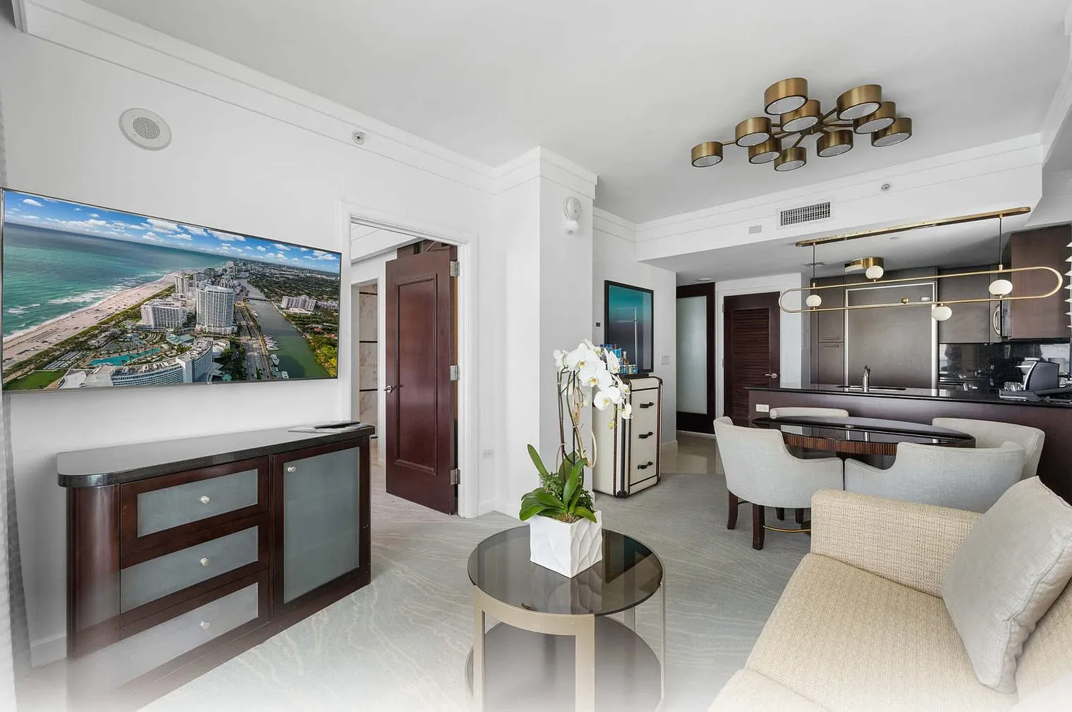 1 bed, 1.0 bath, 764 sqft, $14,954 — Photo 3