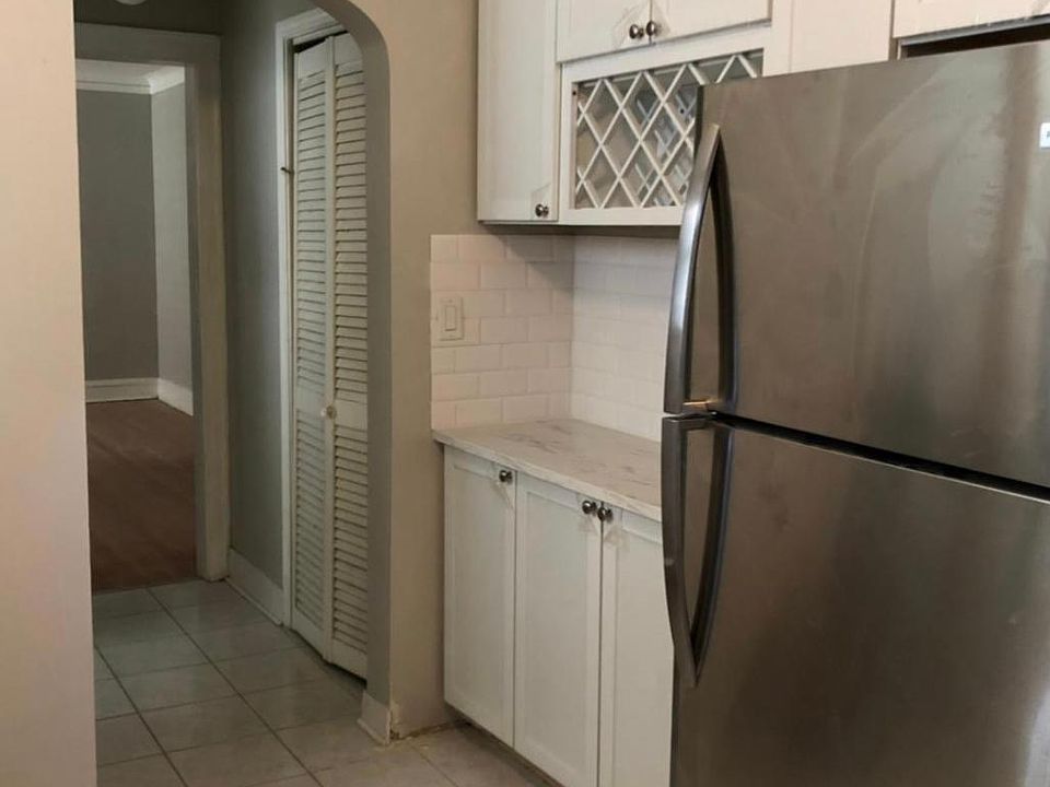 1st image of 6124 N Washtenaw Ave #2A